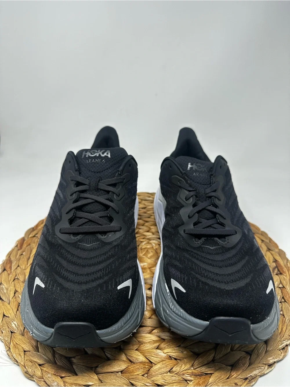 HOKA ONE Arahi 6 Running Shoes Black White Size 12 WIDE Men's